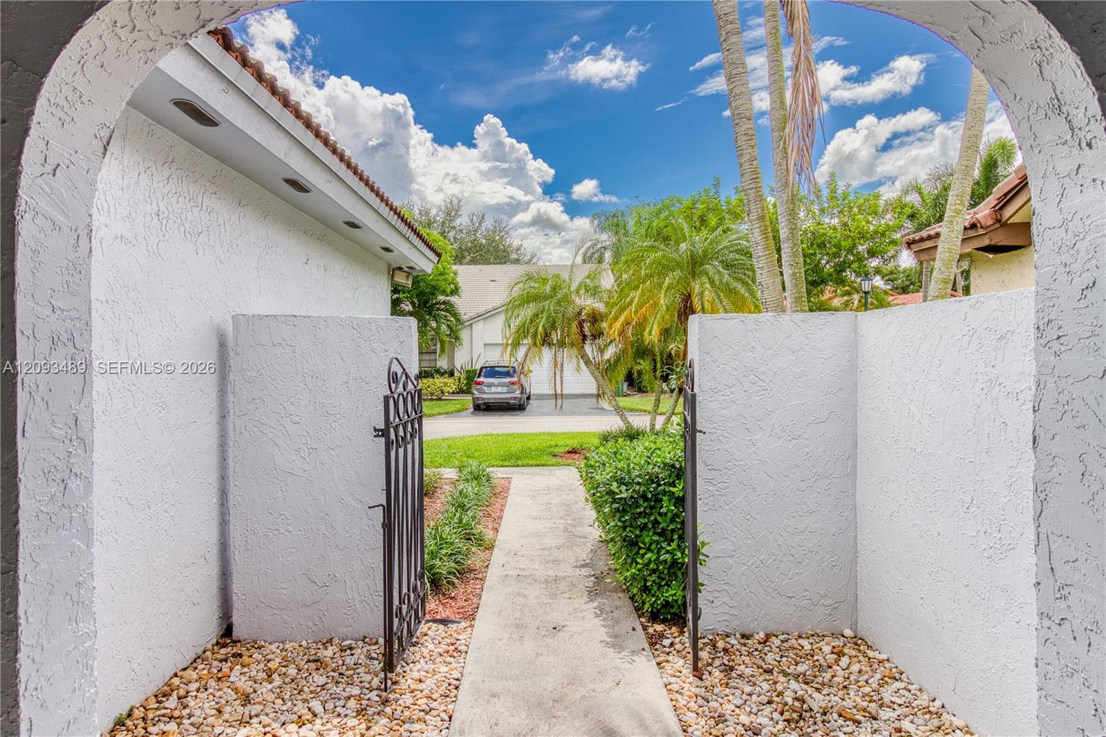 2156 Baton Rouge, Weston FL 33326 photo 4