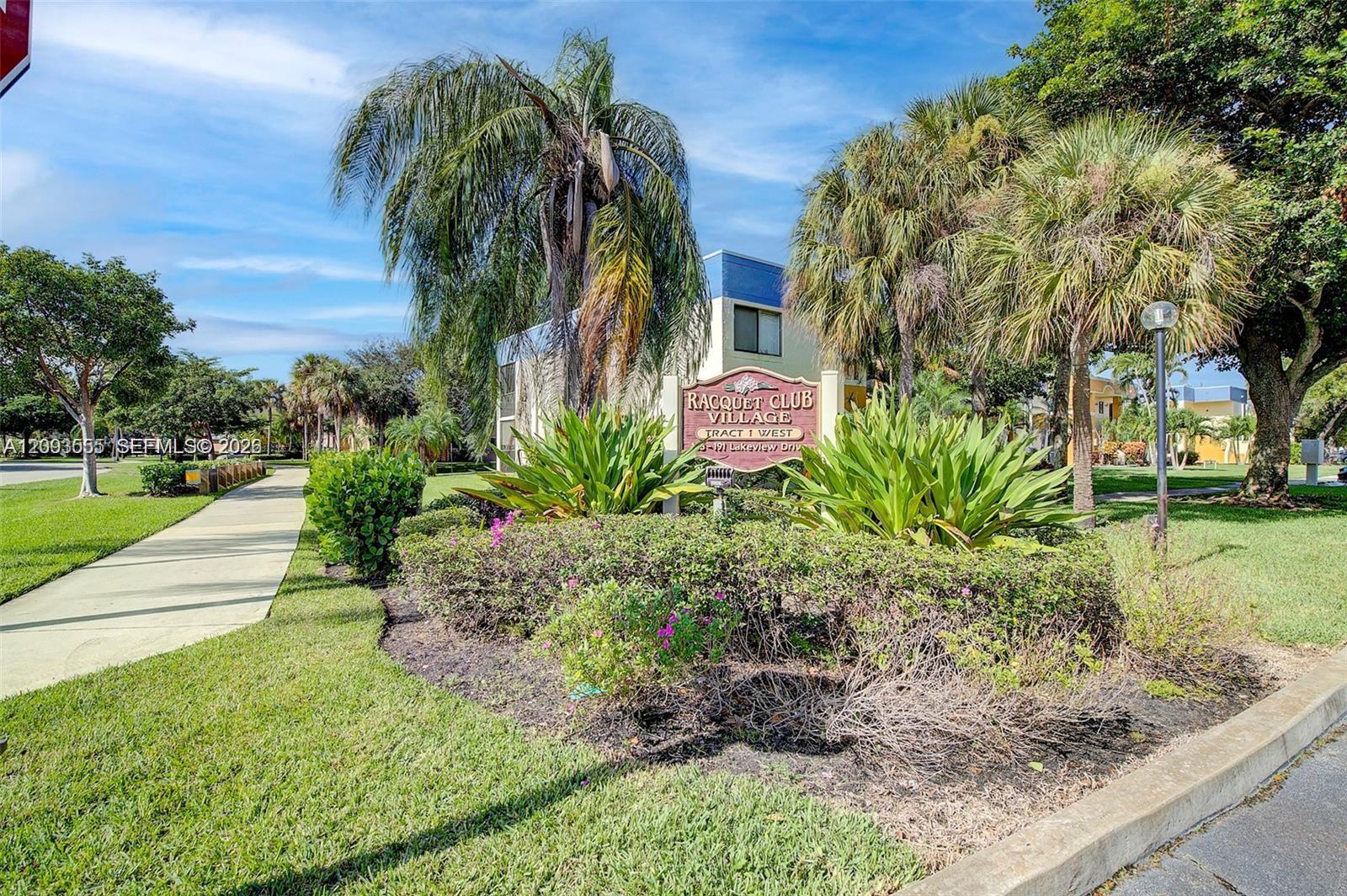 165 Lakeview Dr # 201, Weston FL 33326