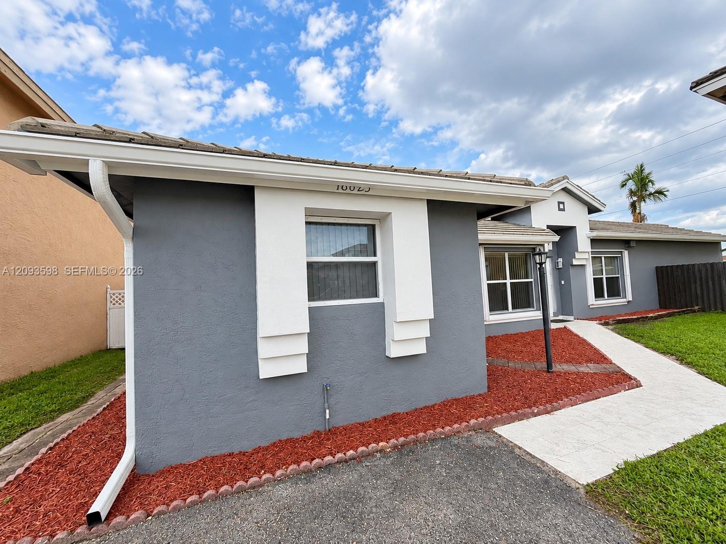 18825 NW 52nd Ct, Miami Gardens FL 33055 photo 2
