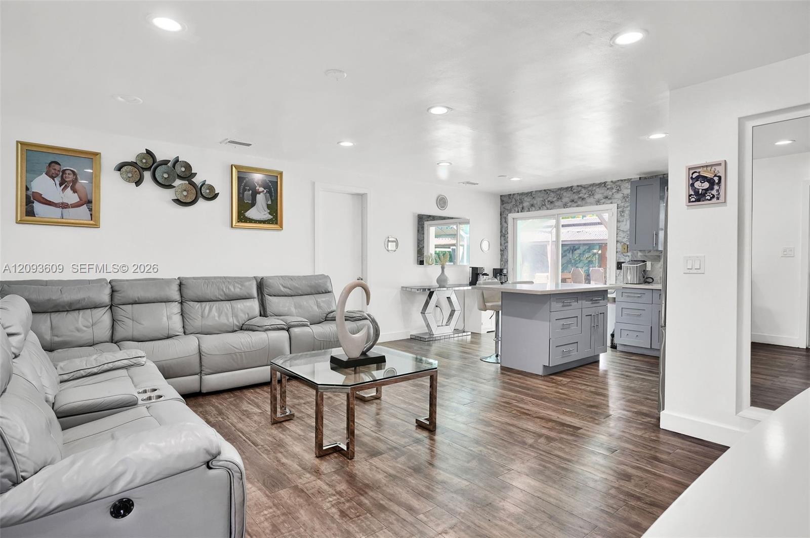 7767 Normandy St, Miramar FL 33023 photo 3