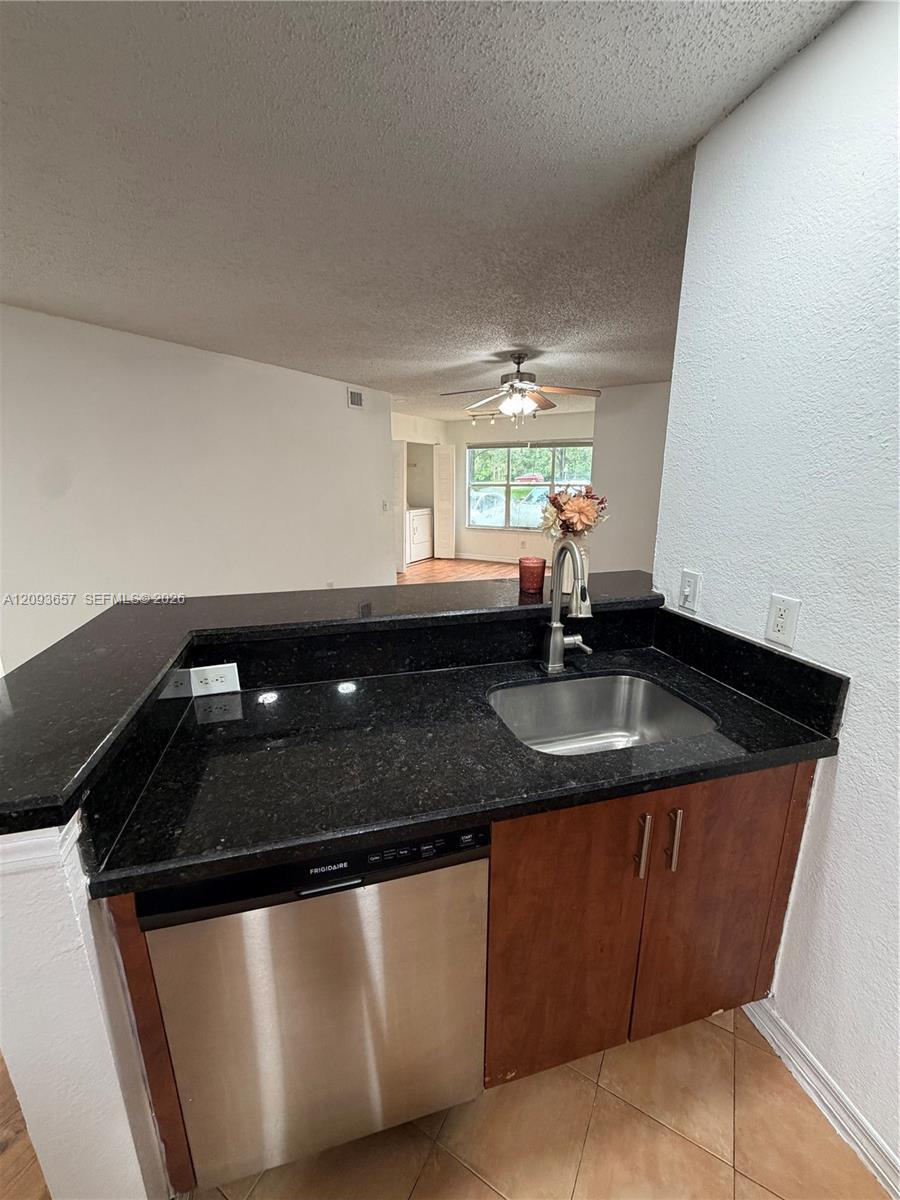 565 Vista Isles Dr # 2018, Sunrise FL 33325 photo 3