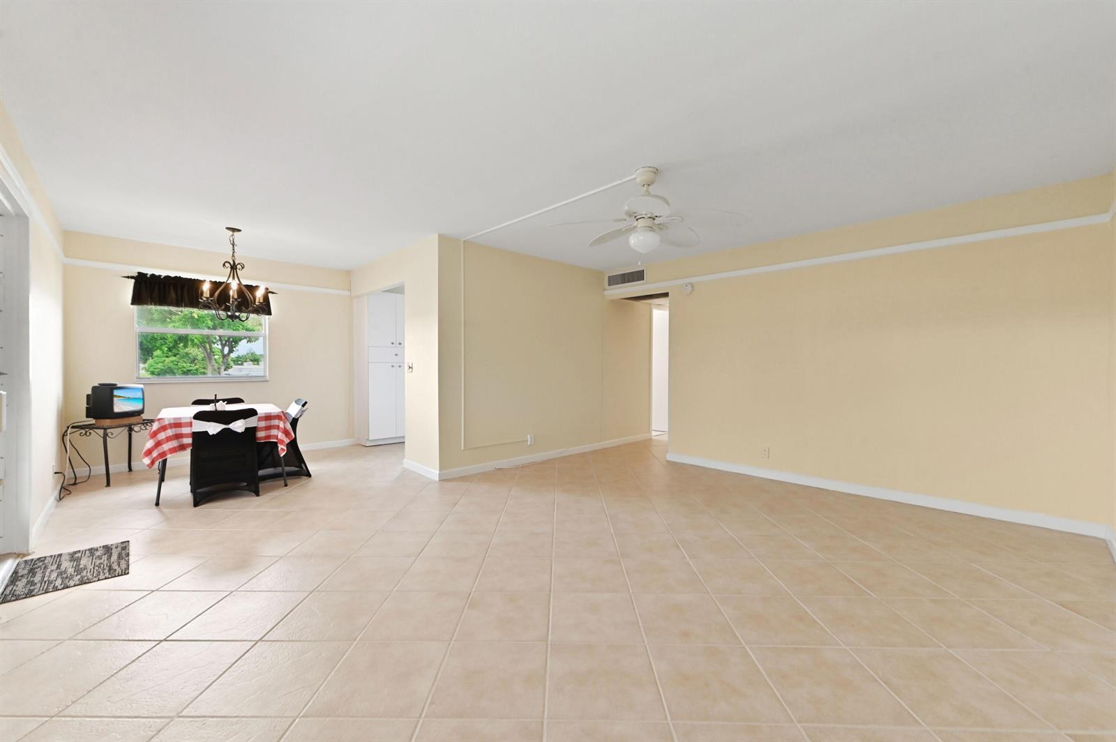 192 Monaco D, Delray Beach FL 33446 photo 5