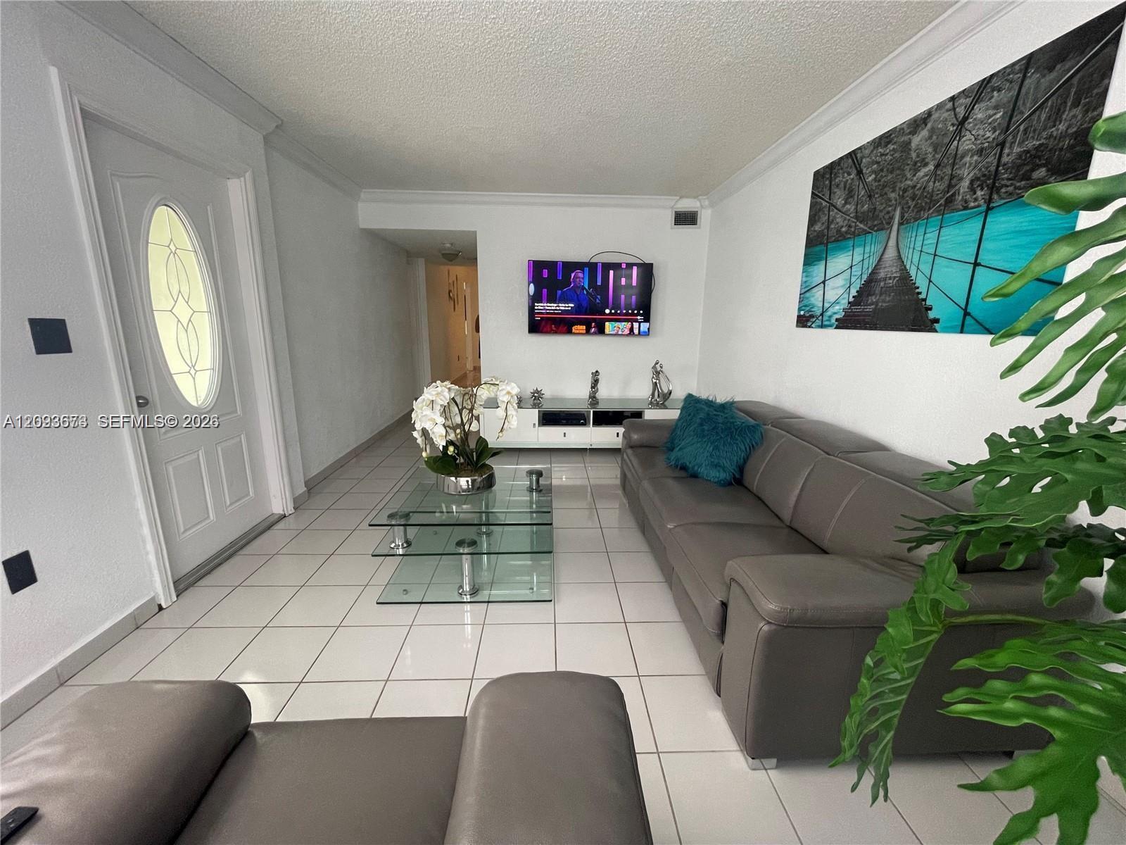 961 W 37th Ter # 30, Hialeah FL 33012 photo 2