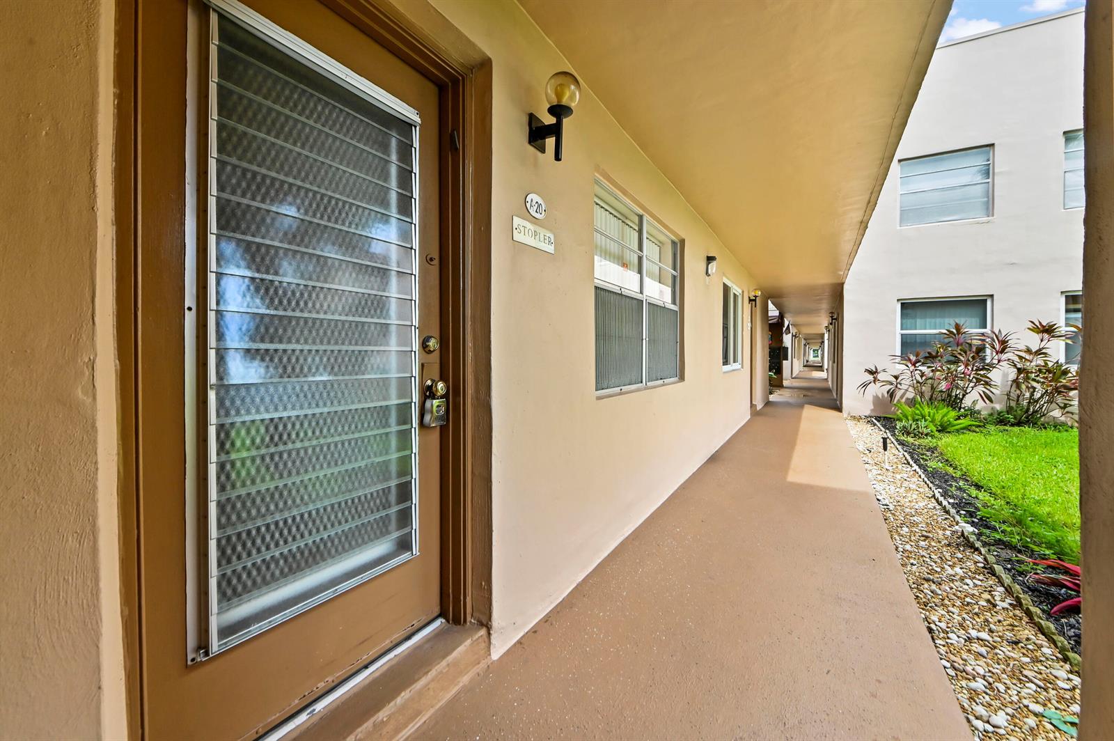 20 Flanders A, Delray Beach FL 33484 photo 2