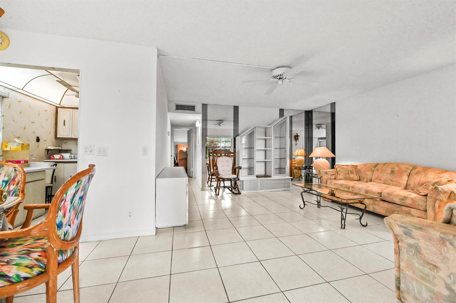 20 Flanders A, Delray Beach FL 33484 photo 3
