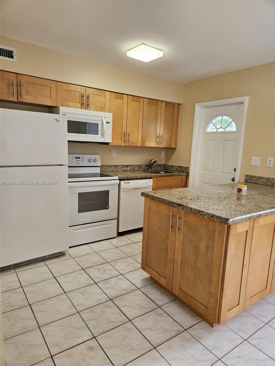 1016 NE 34th Ct # B, Oakland Park FL 33334 photo 2