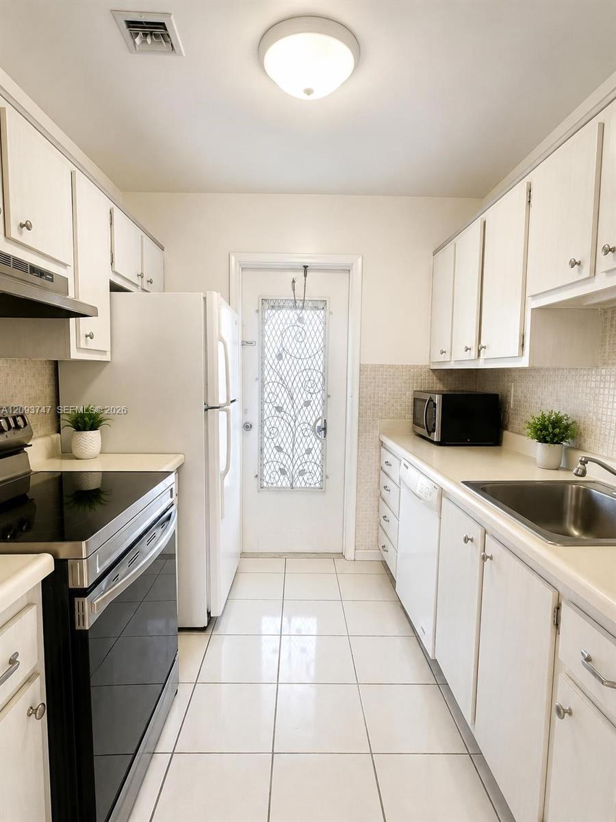 2200 Diana Dr # 410, Hallandale Beach FL 33009