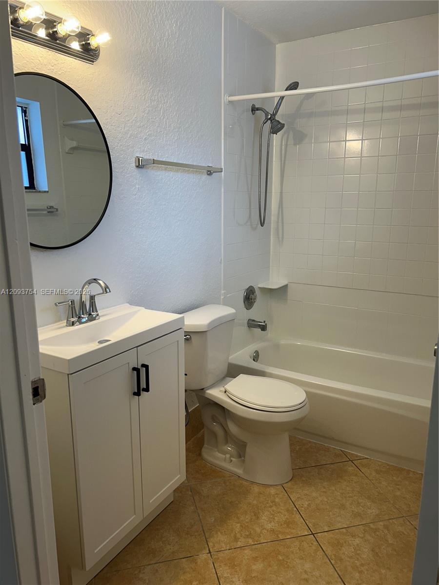 2124-2126 Thomas St # 2124, Hollywood FL 33020 photo 2
