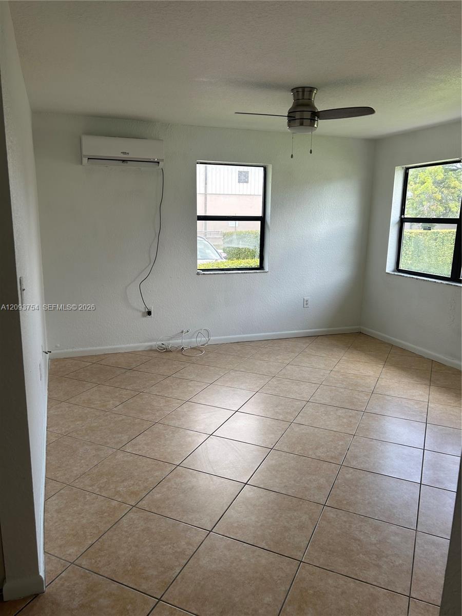 2124-2126 Thomas St # 2124, Hollywood FL 33020 photo 3