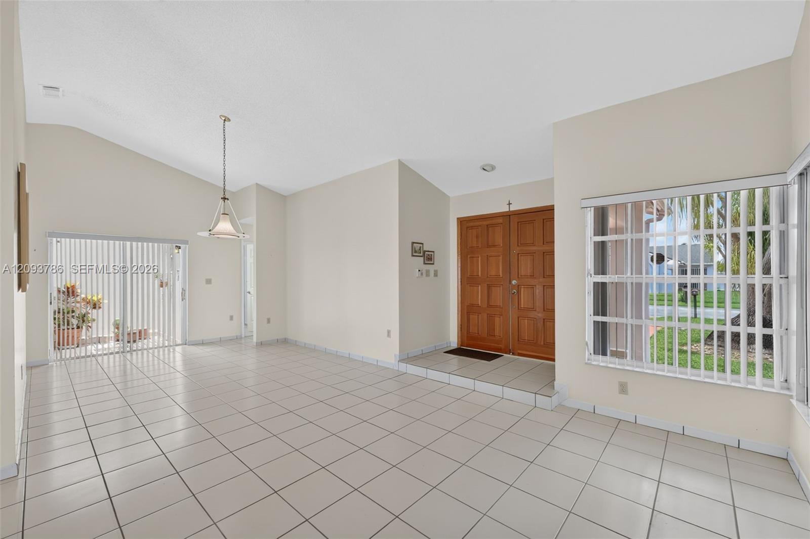 Miami, FL 33175 photo 2