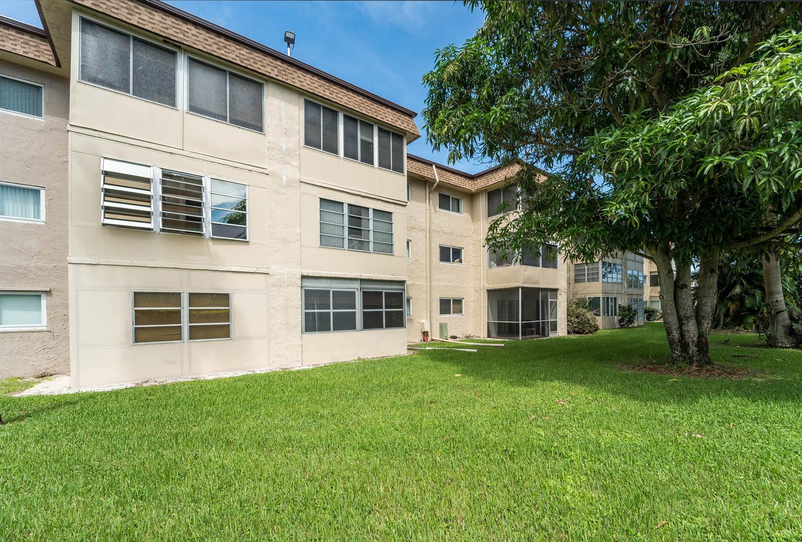 705 Lori Drive # 112, Palm Springs FL 33461 photo 2