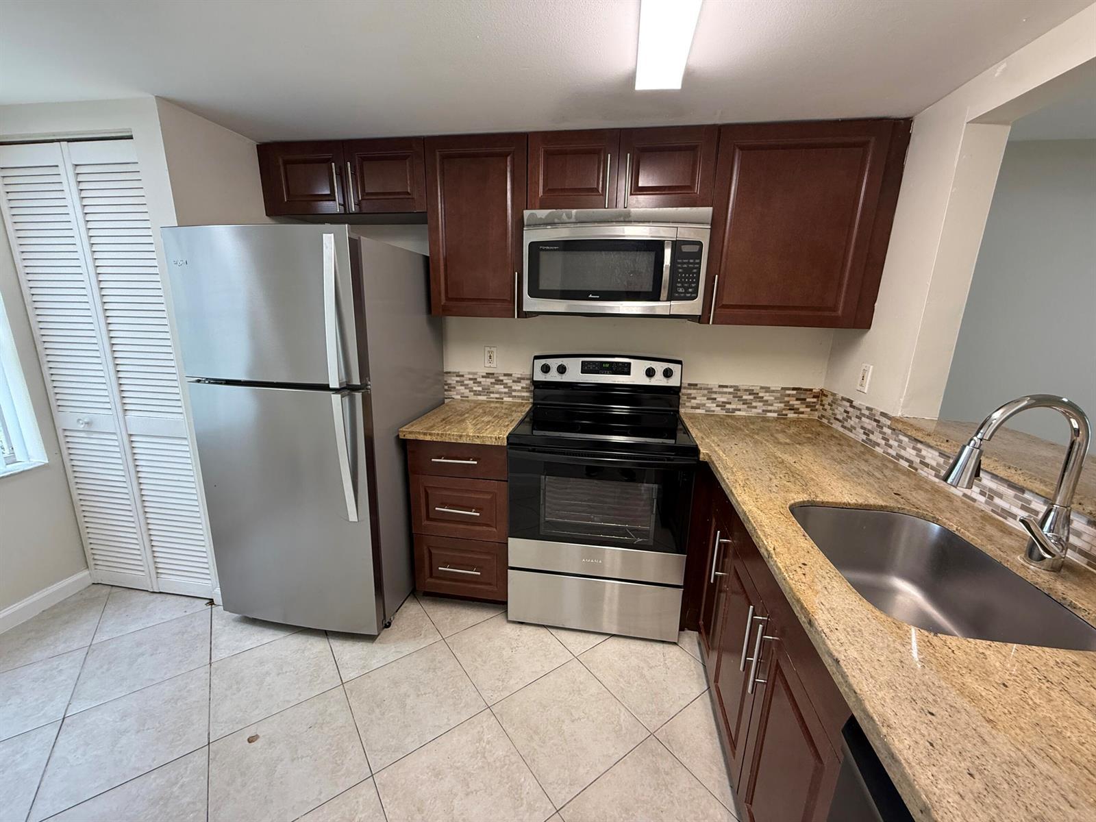 3817 NW 90th Avenue, Sunrise FL 33351 photo 3