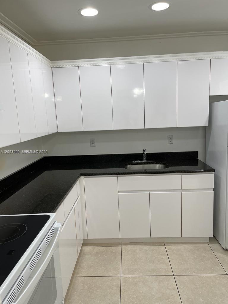 724 NE 4th St # 8, Hallandale Beach FL 33009