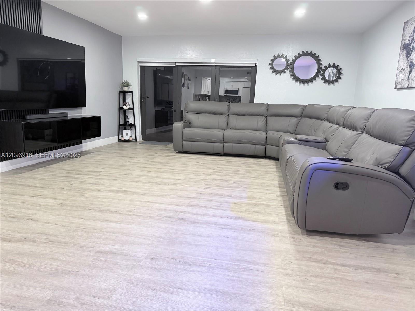 7486 W 18th Ave, Hialeah FL 33014 photo 4