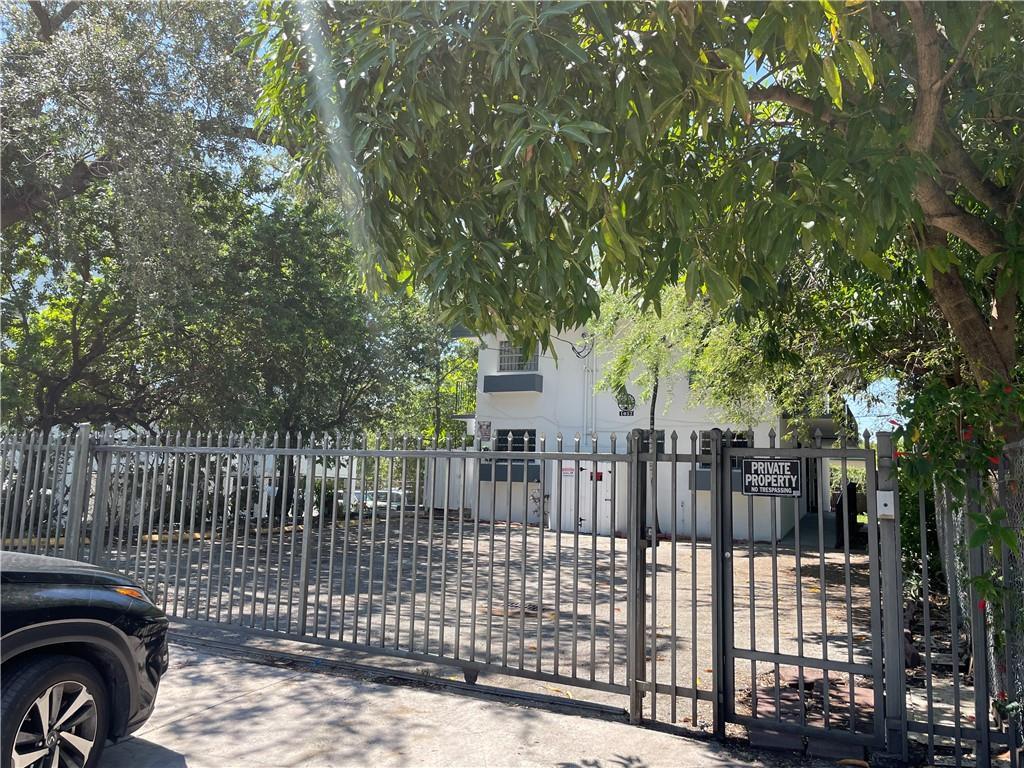 1052 NW 4TH Street # 4, Miami FL 33128