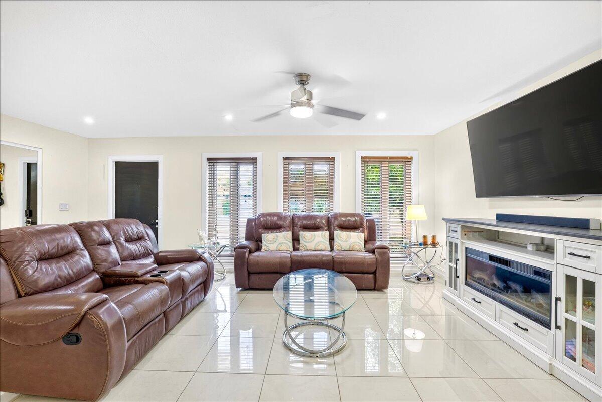4911 NW 14TH, Deerfield Beach FL 33064 photo 3