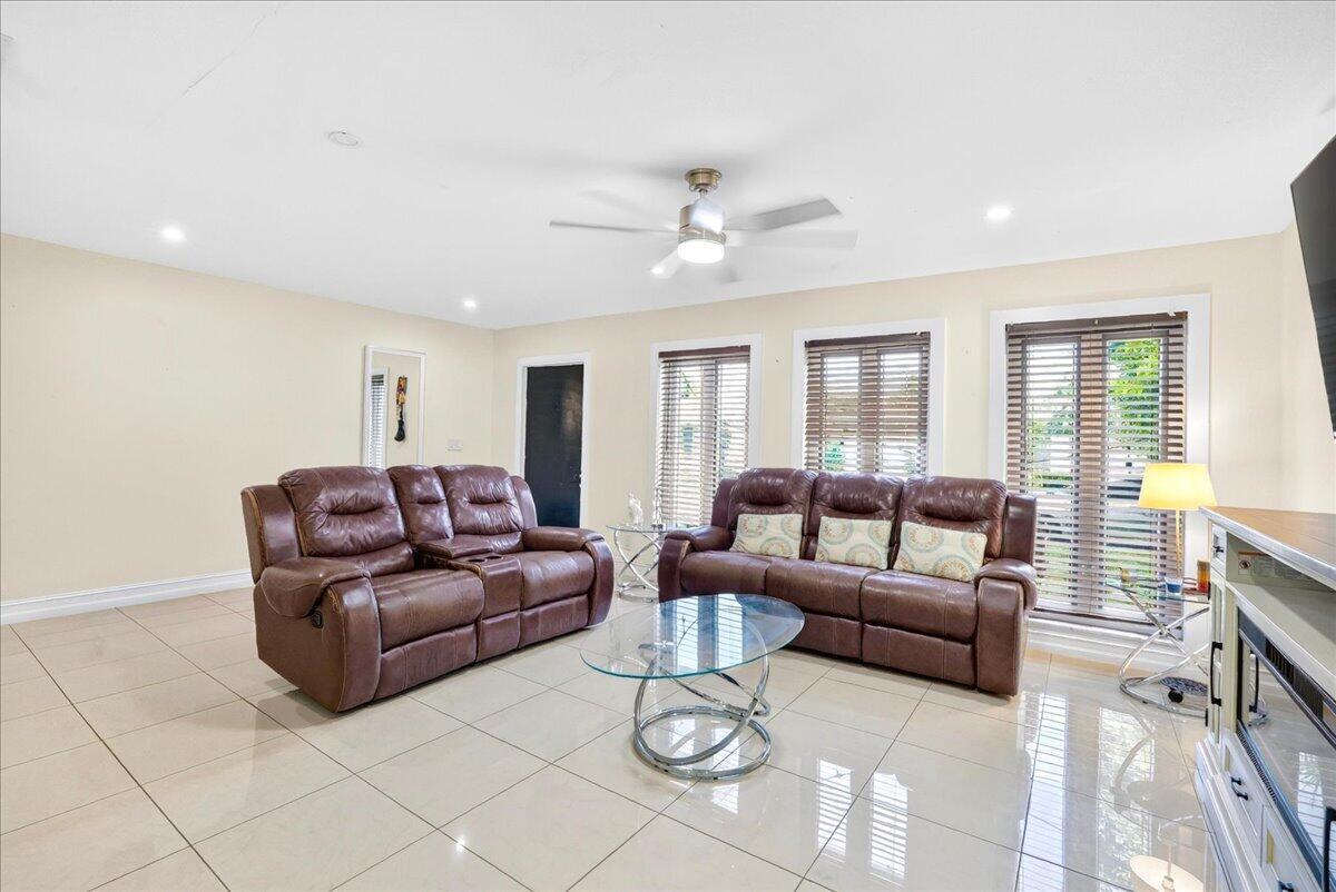 4911 NW 14TH, Deerfield Beach FL 33064 photo 4