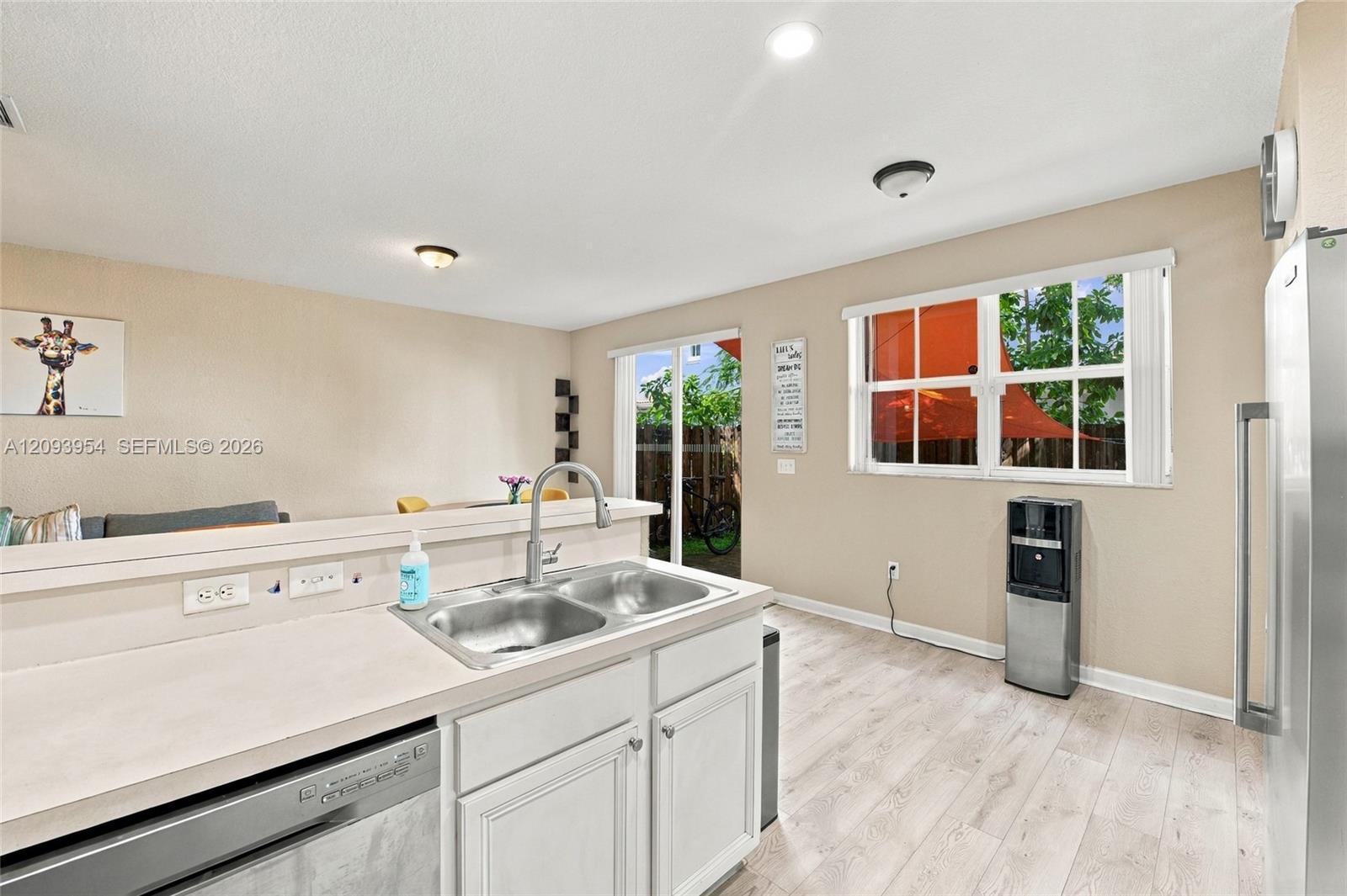 1025 NE 207th Ter, Miami FL 33179 photo 4