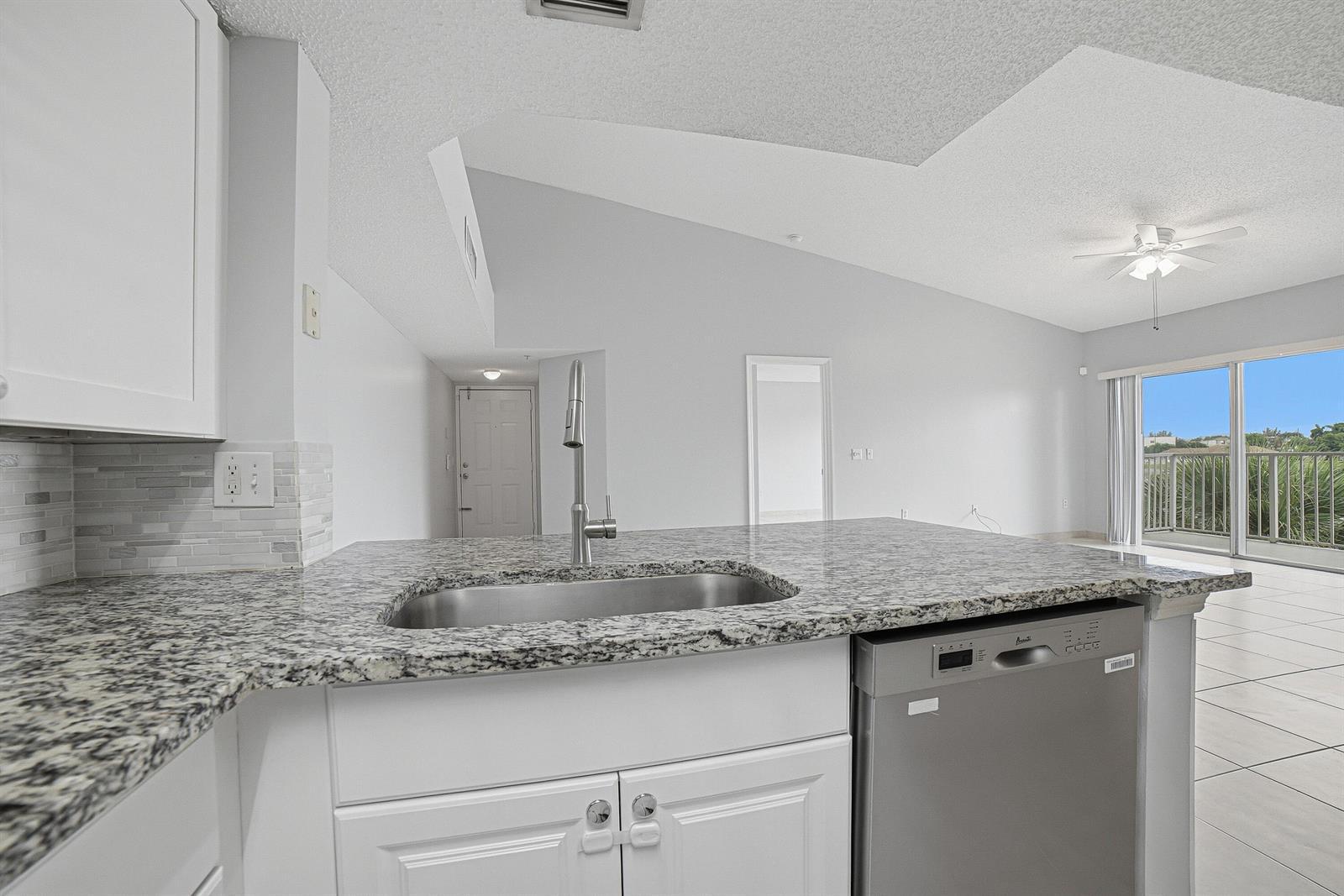 5045 WILES Road # 308, Coconut Creek FL 33073 photo 4