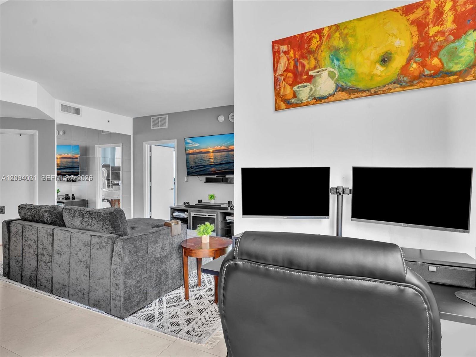 253 NE 2nd St # 2208, Miami FL 33132 photo 3