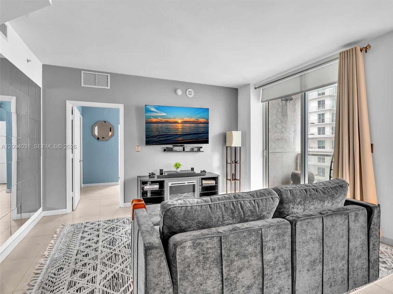 253 NE 2nd St # 2208, Miami FL 33132 photo 4