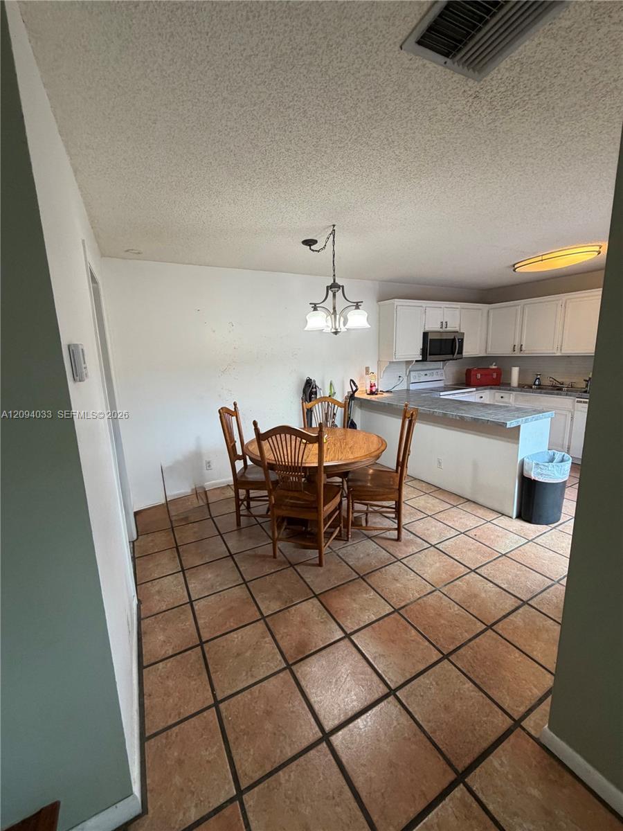 2564 Lakeview Ct, Cooper City FL 33026 photo 4