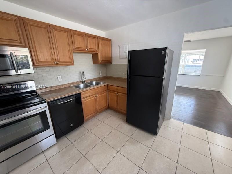 2471 Dewey St, Hollywood FL 33020 photo 5