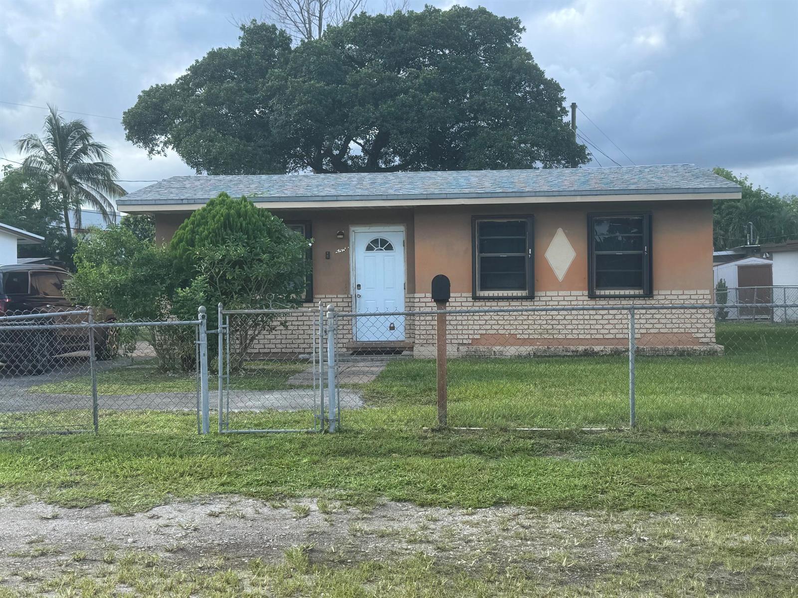 555 HAREM Avenue, Opa-Locka FL 33054 photo 2
