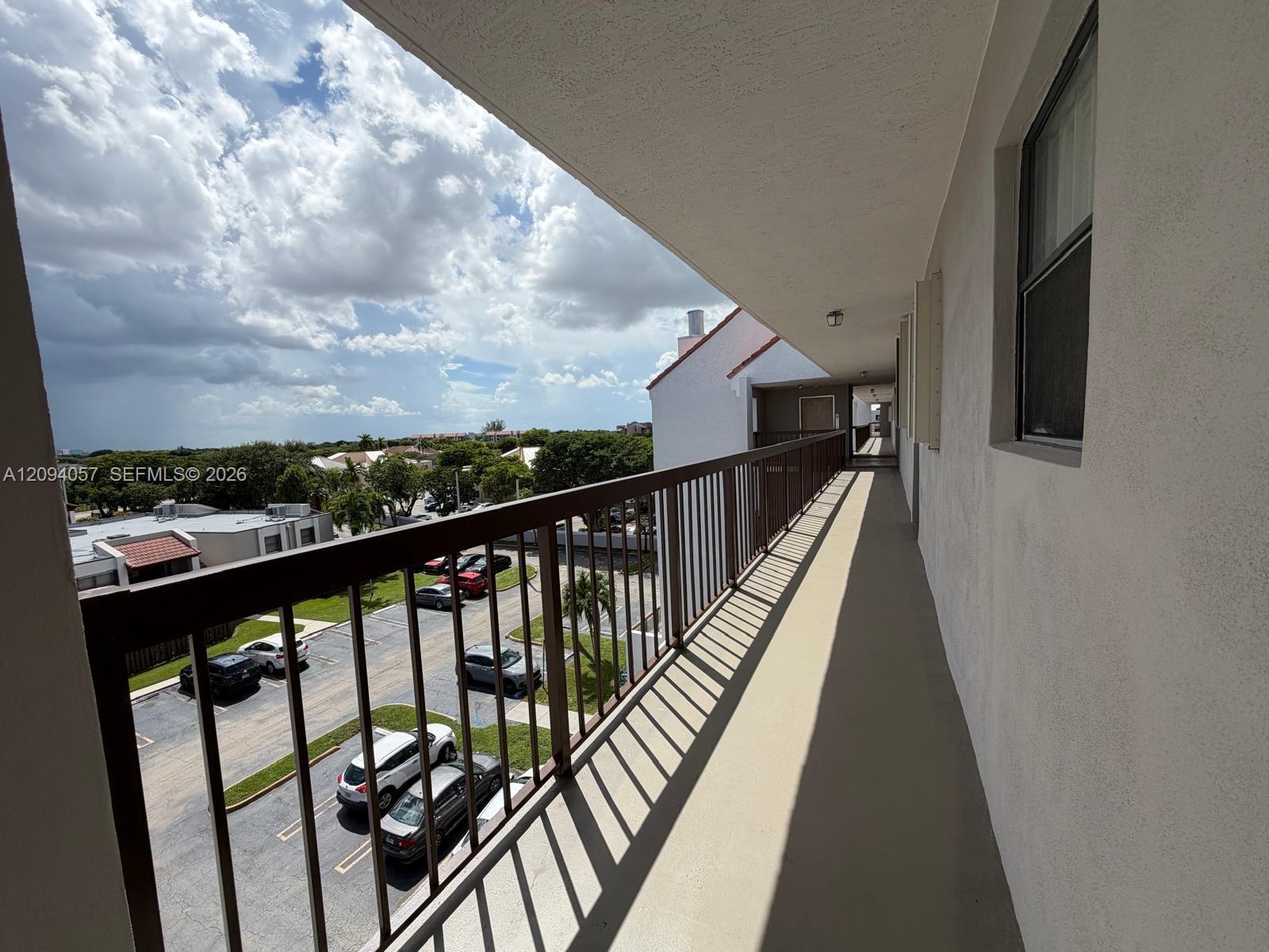 Miami, FL 33172 photo 3