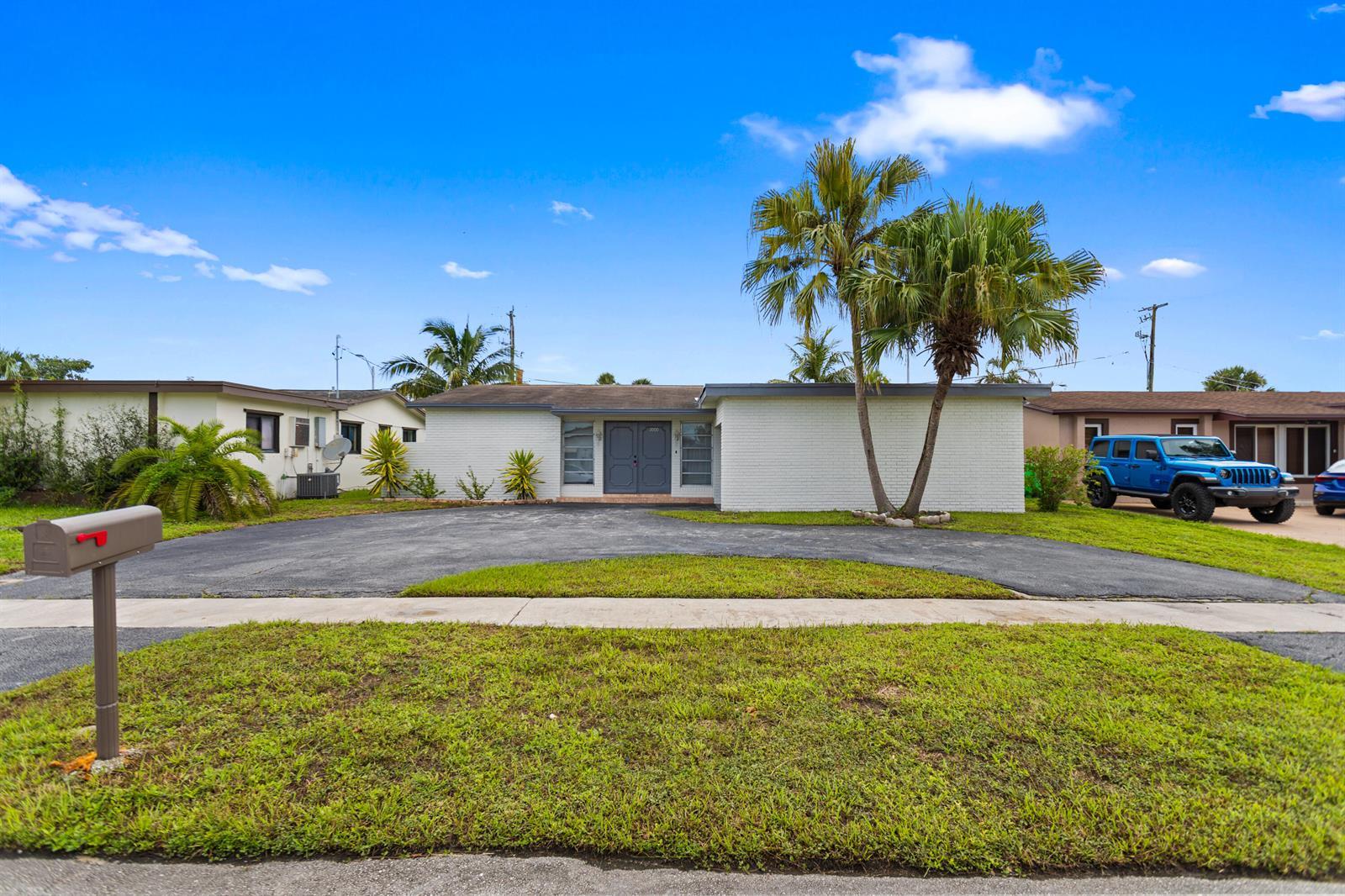 2000 NW 91ST Way, Sunrise FL 33322 photo 2