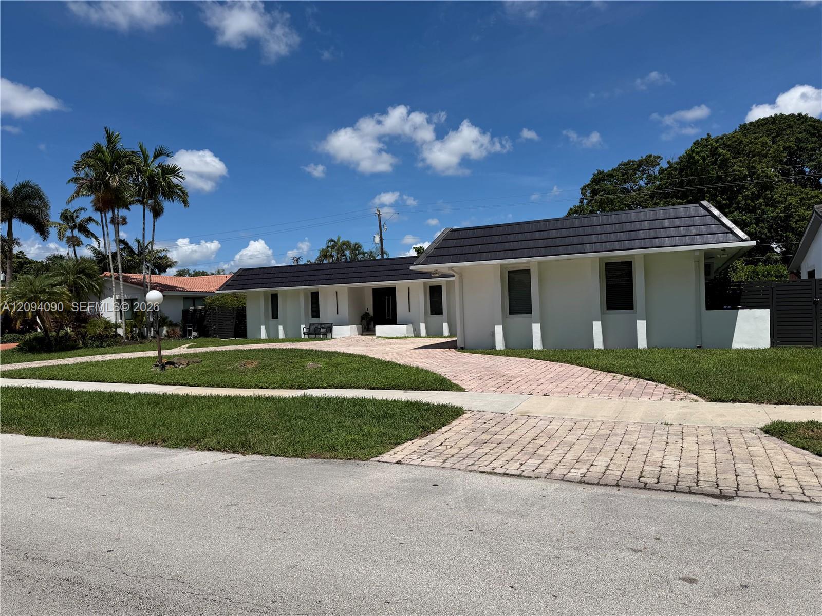 2215 NE 204th St, Miami FL 33180 photo 4