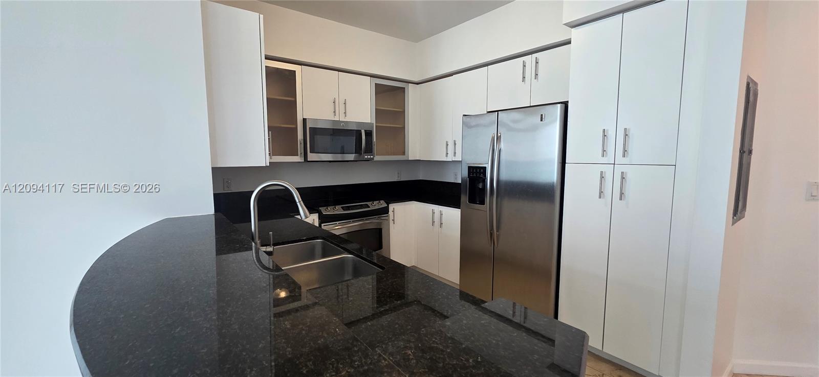 7900 Harbor Island Dr, North Bay Village FL 33141 photo 3