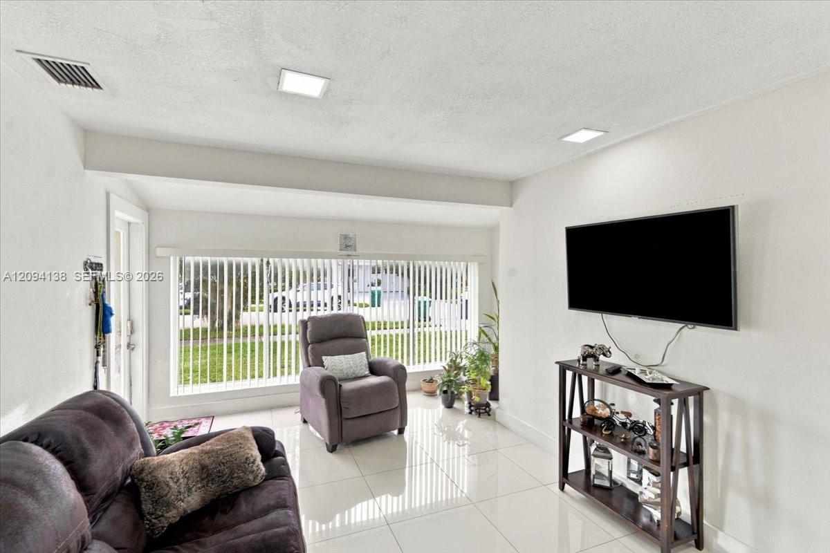 9625 Dominican Dr, Cutler Bay FL 33189 photo 5