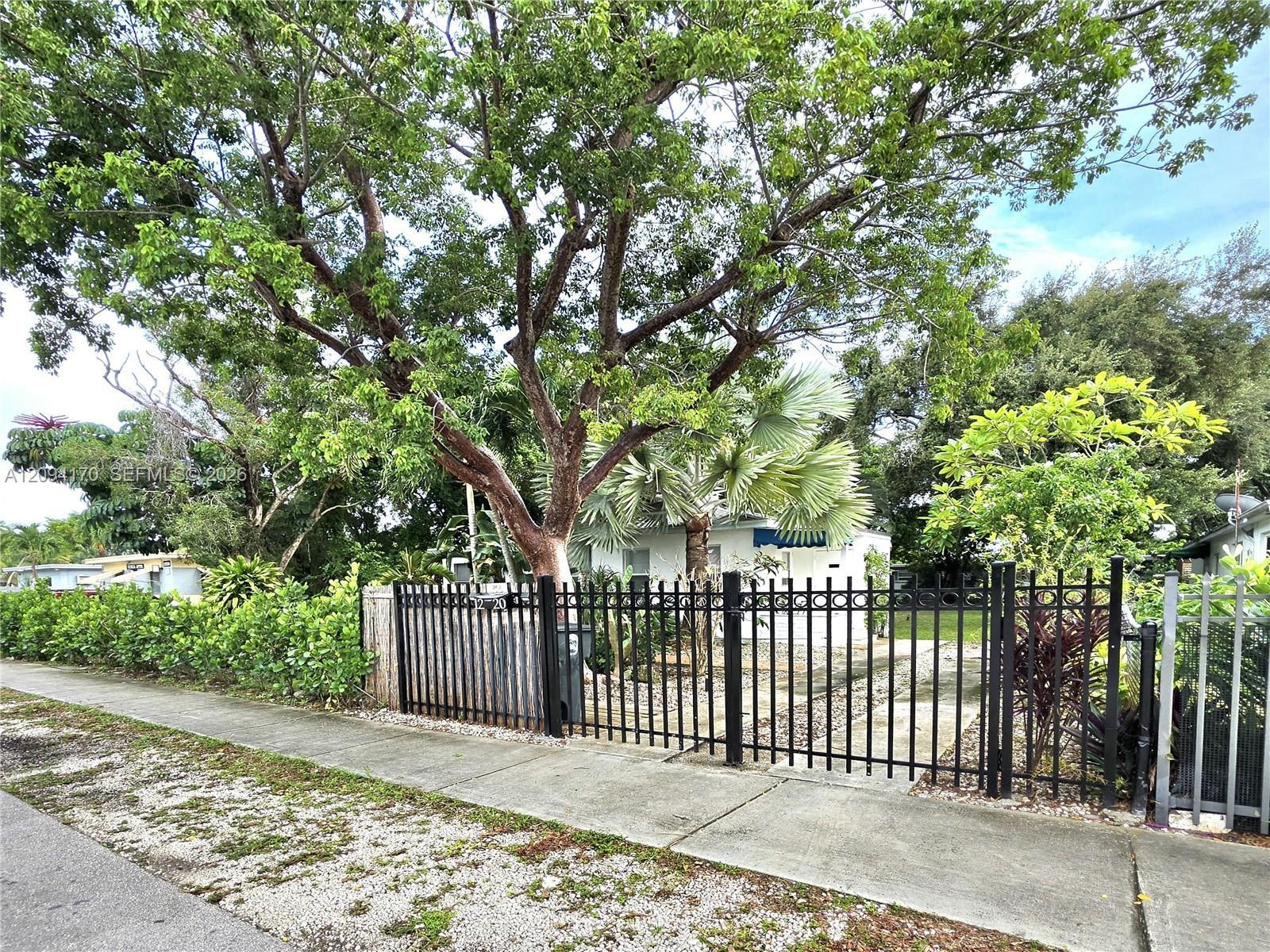 1220 NE 128th St, North Miami FL 33161