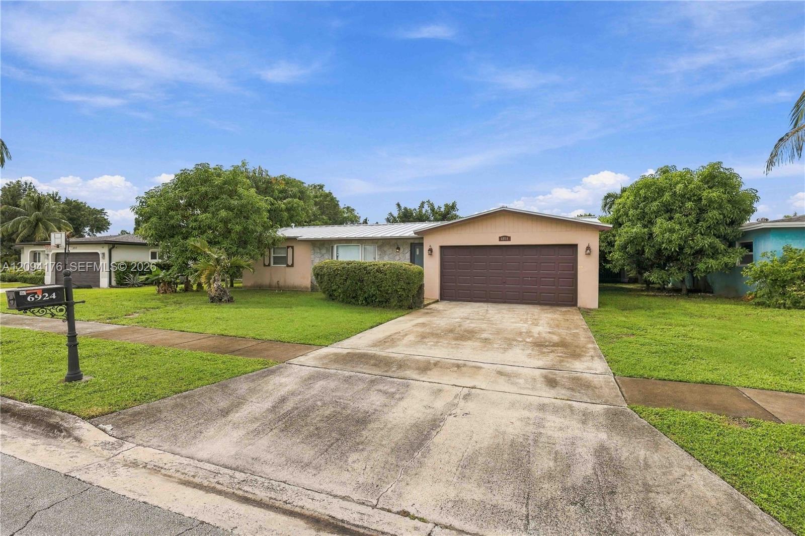 6924 NW 9th St, Margate FL 33063 photo 2