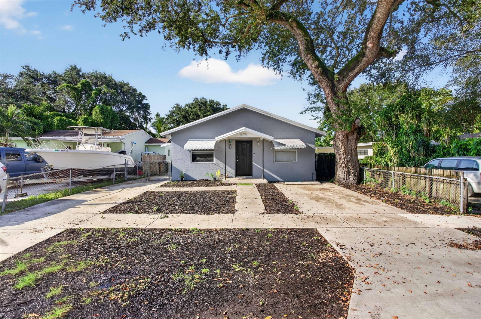 5715 GARFIELD Street, Hollywood FL 33021 photo 2