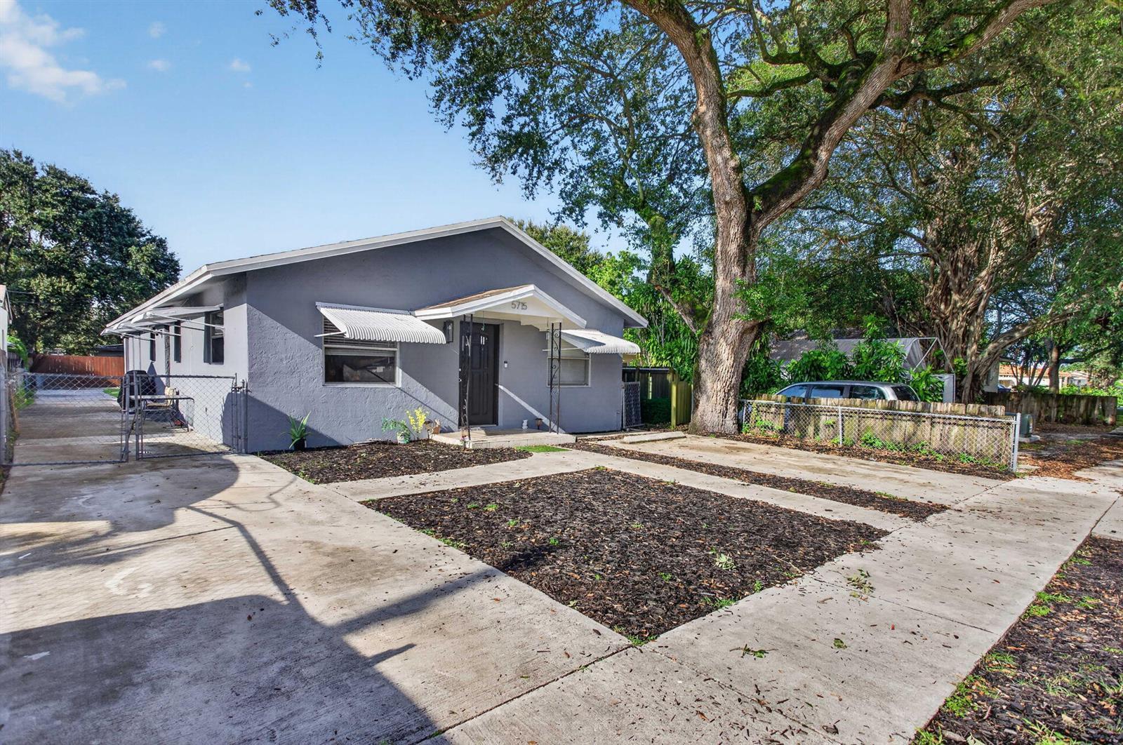 5715 GARFIELD Street, Hollywood FL 33021 photo 3