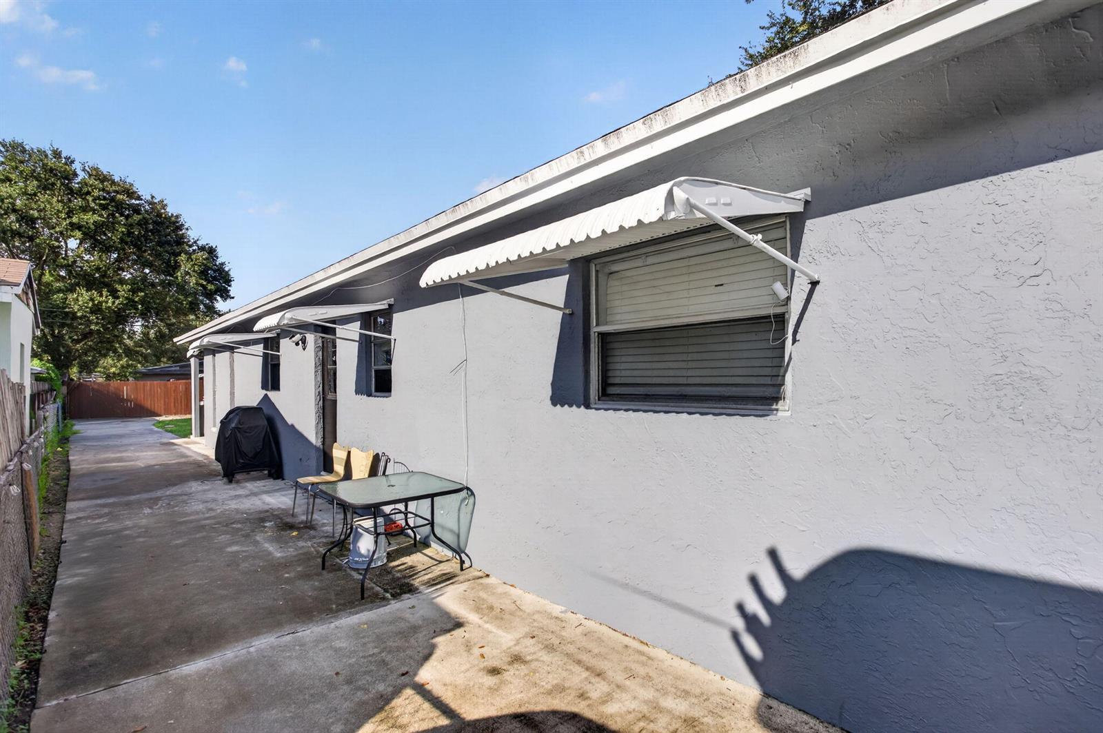 5715 GARFIELD Street, Hollywood FL 33021 photo 5