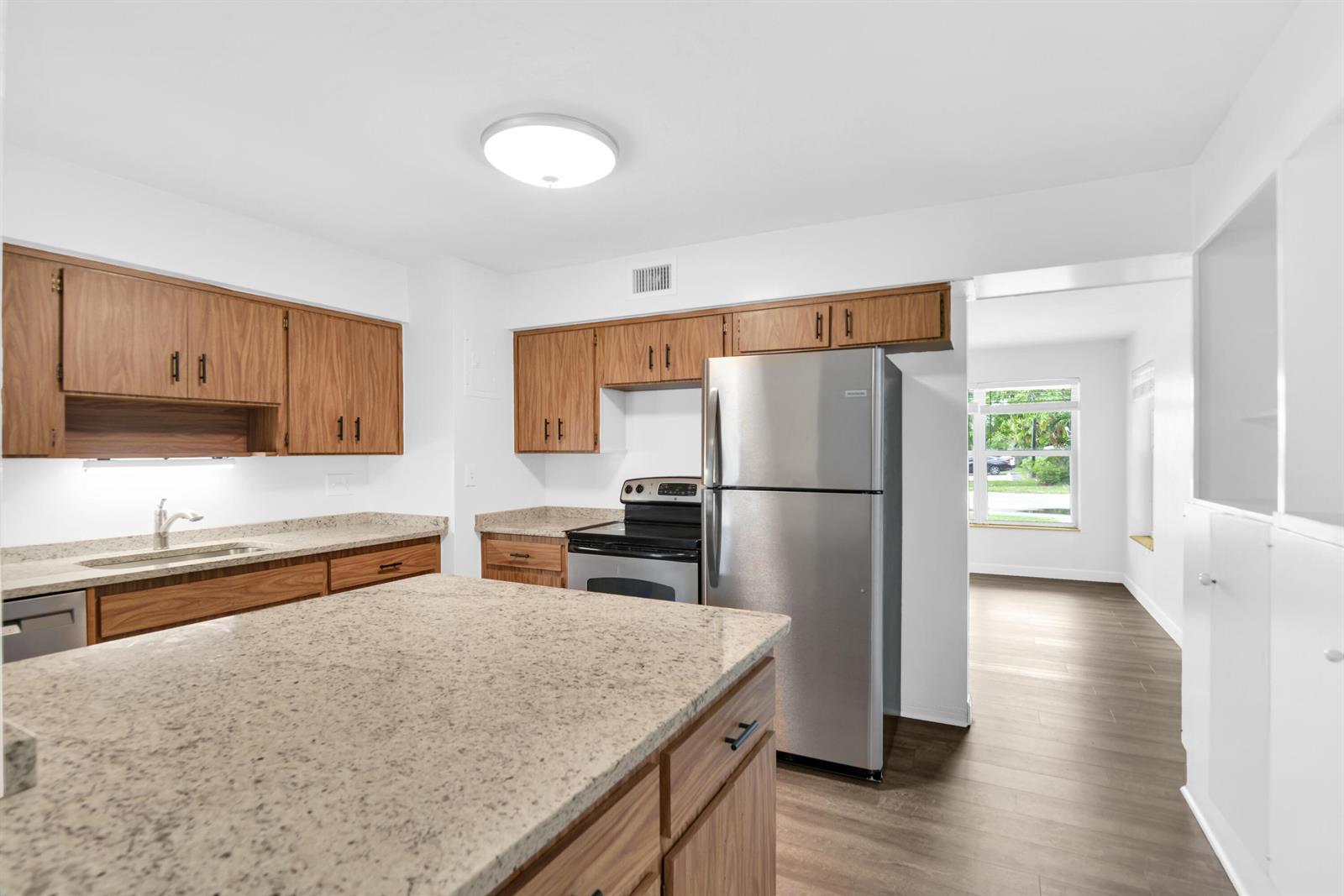 8 NE 15TH Avenue, Pompano Beach FL 33060 photo 3