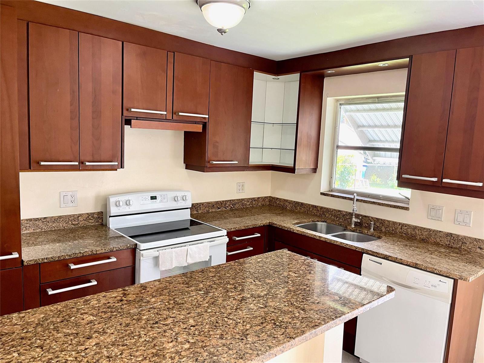 1411 NW 79TH Way, Pembroke Pines FL 33024 photo 3
