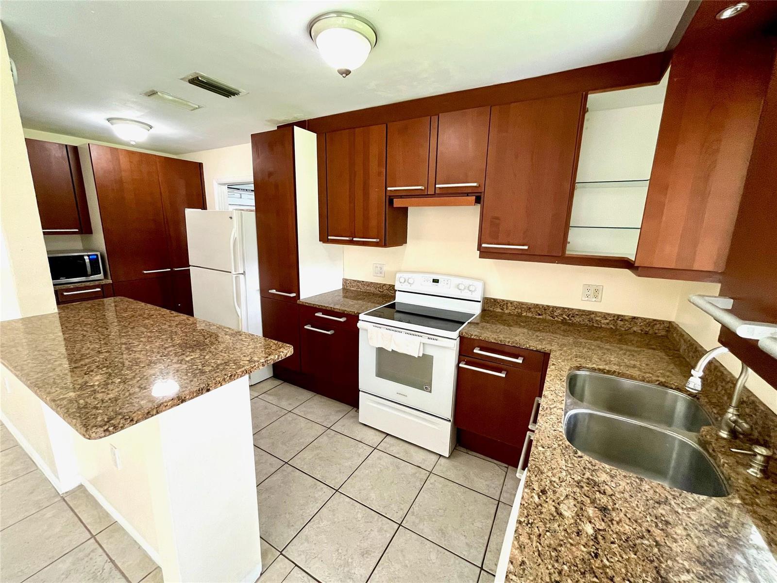 1411 NW 79TH Way, Pembroke Pines FL 33024 photo 4