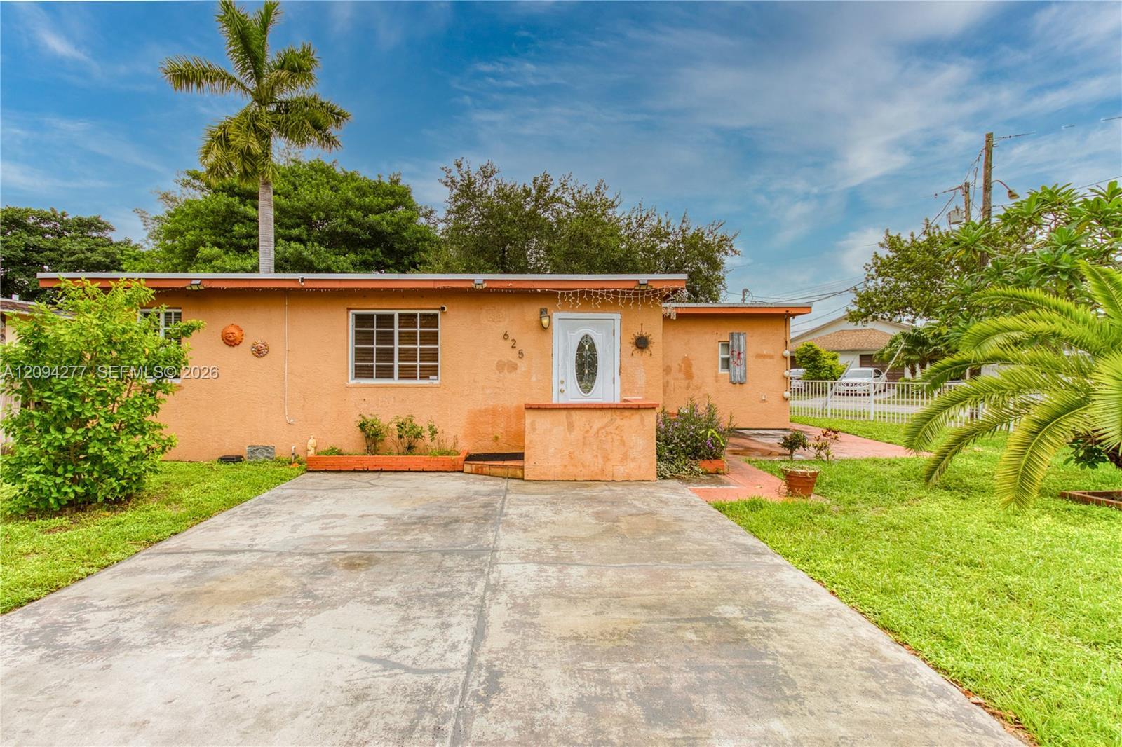 625 Columbus Pkwy, Hollywood FL 33021 photo 2