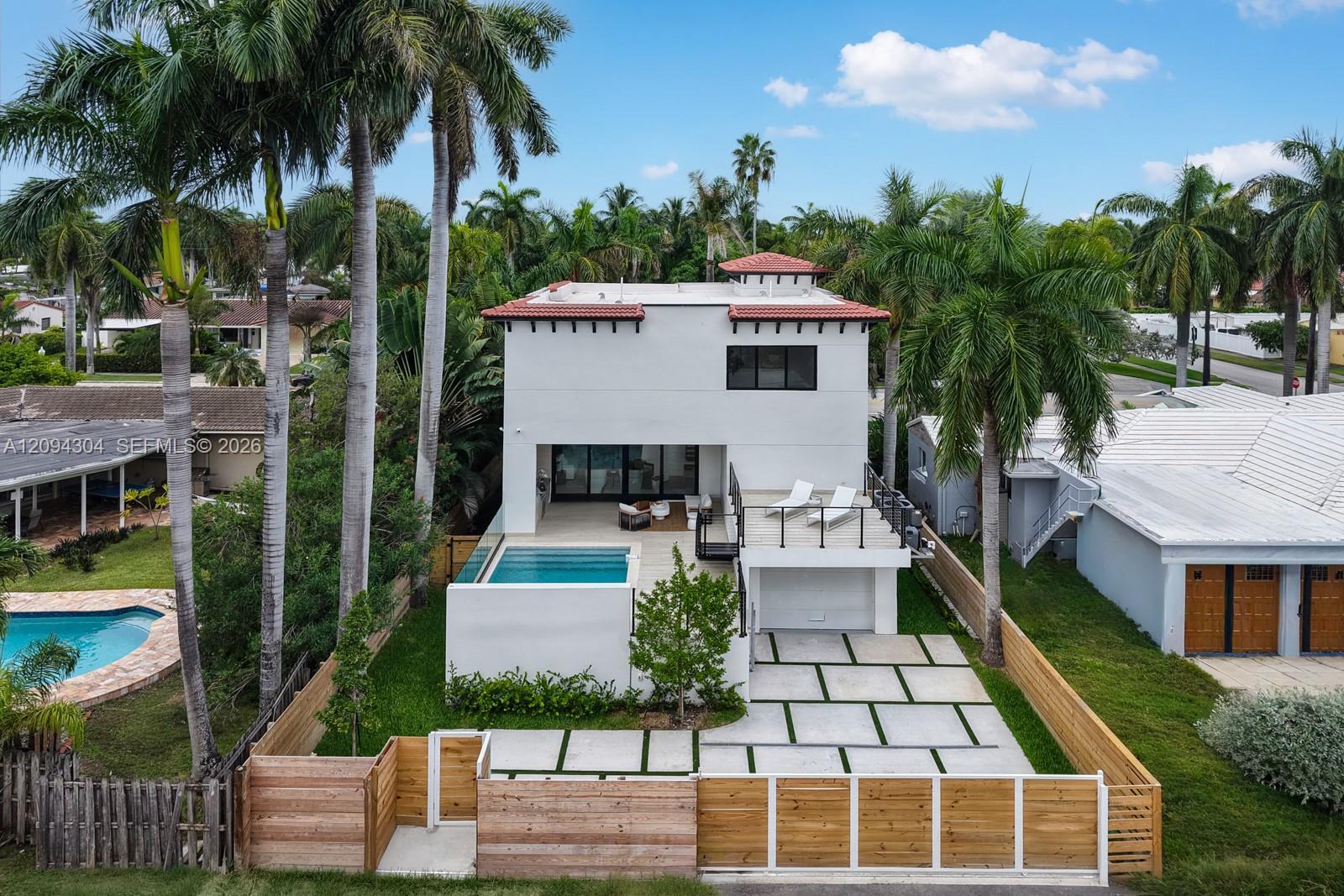 908 Tyler St, Hollywood FL 33019 photo 3