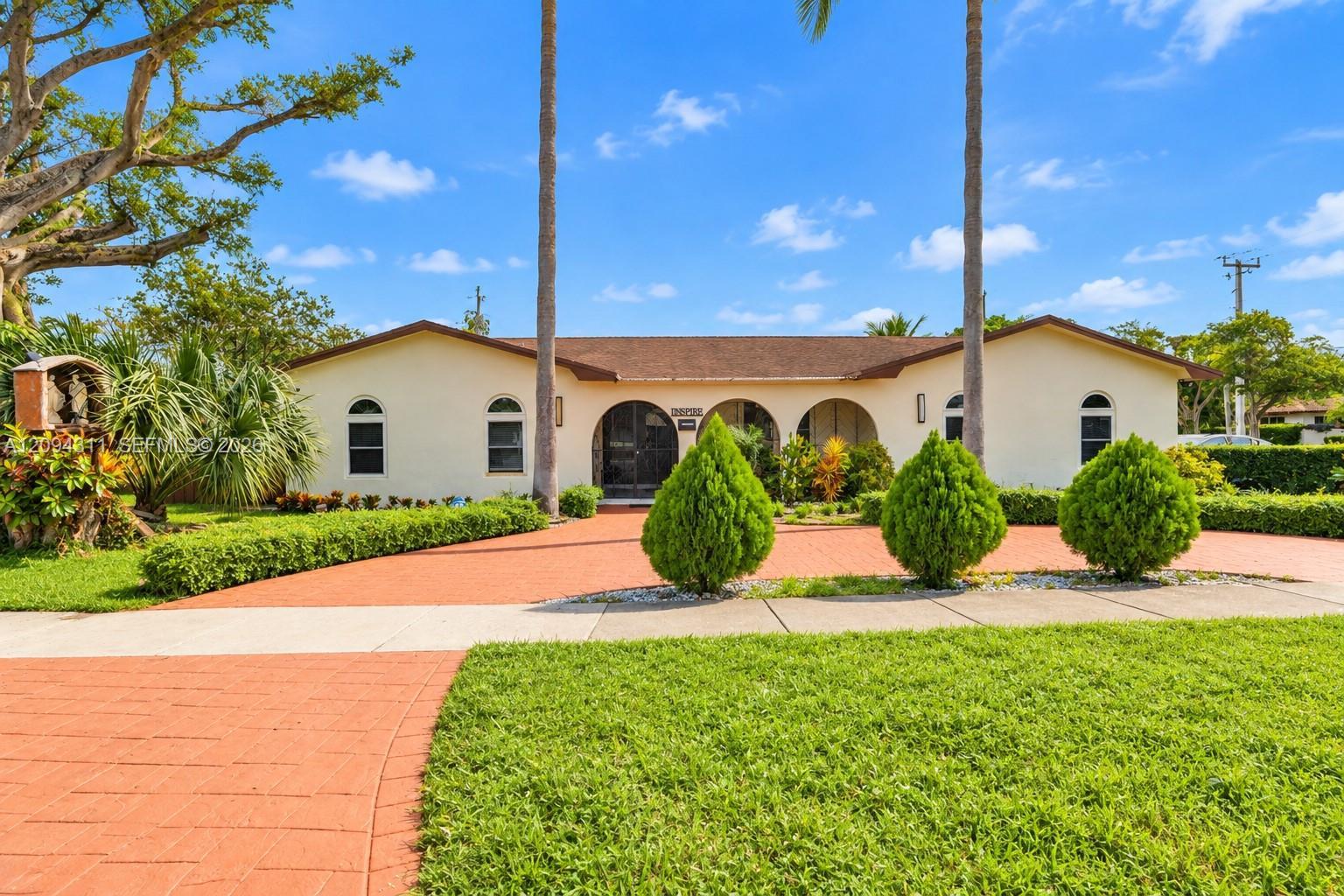 19901 Highland Lakes Blvd, Miami FL 33179 photo 2