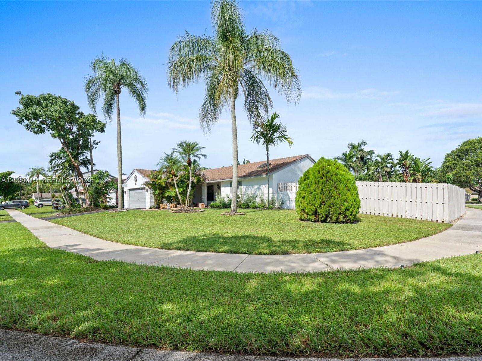 1061 Cedar Creek Way, Davie FL 33325 photo 4