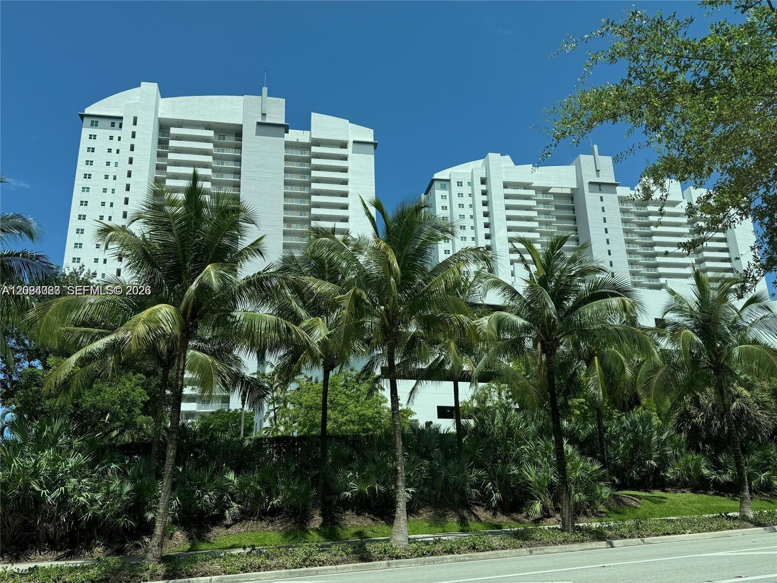15051 Royal Oaks Ln # 701, North Miami FL 33181