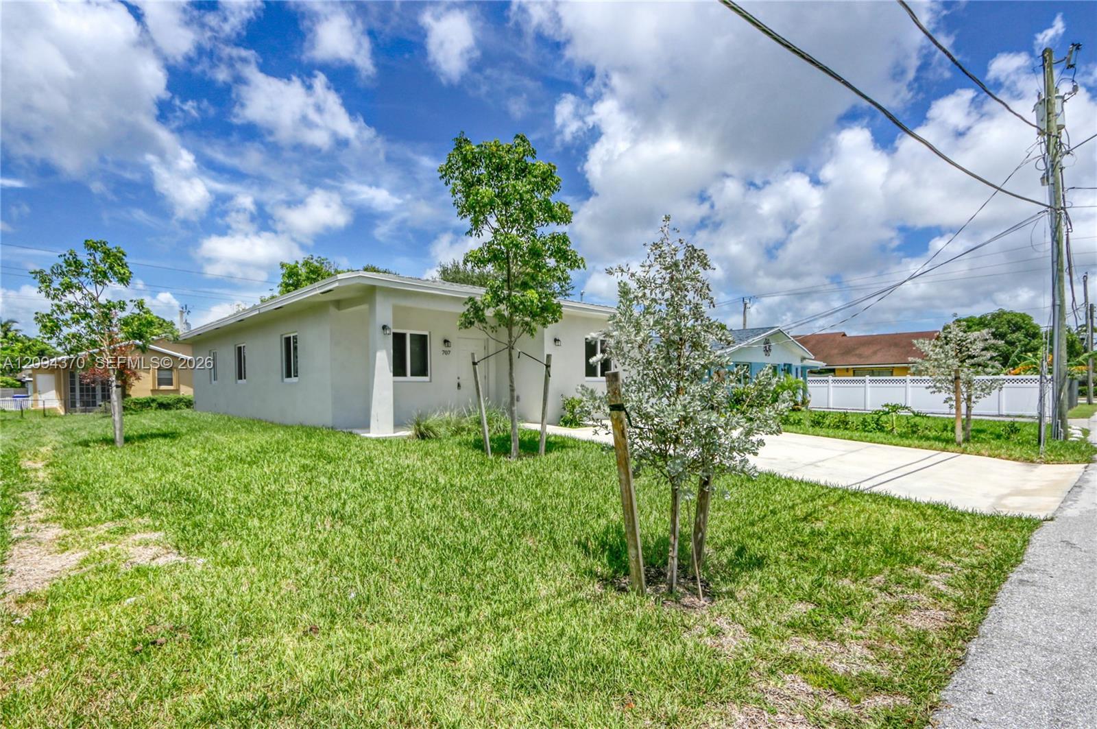 707 NW 2nd Ter, Pompano Beach FL 33060 photo 2