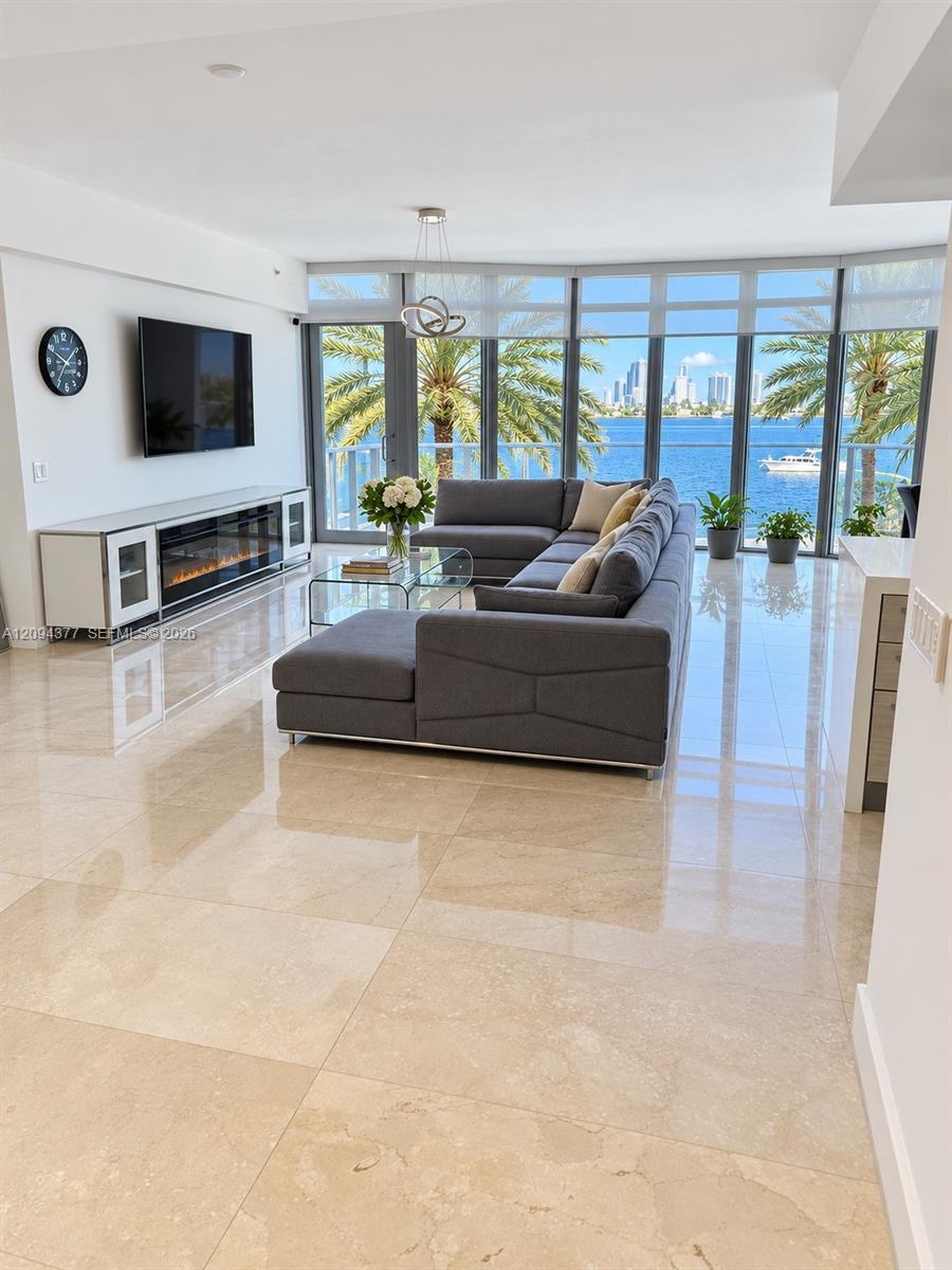 17301 Biscayne Blvd # 211, North Miami Beach FL 33160 photo 4