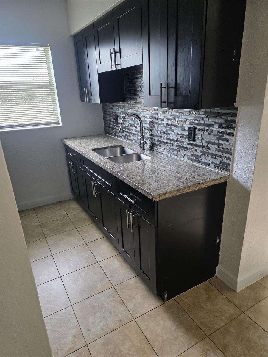 3941 NW 30TH Terrace NW # 2, Lauderdale Lakes FL 33309