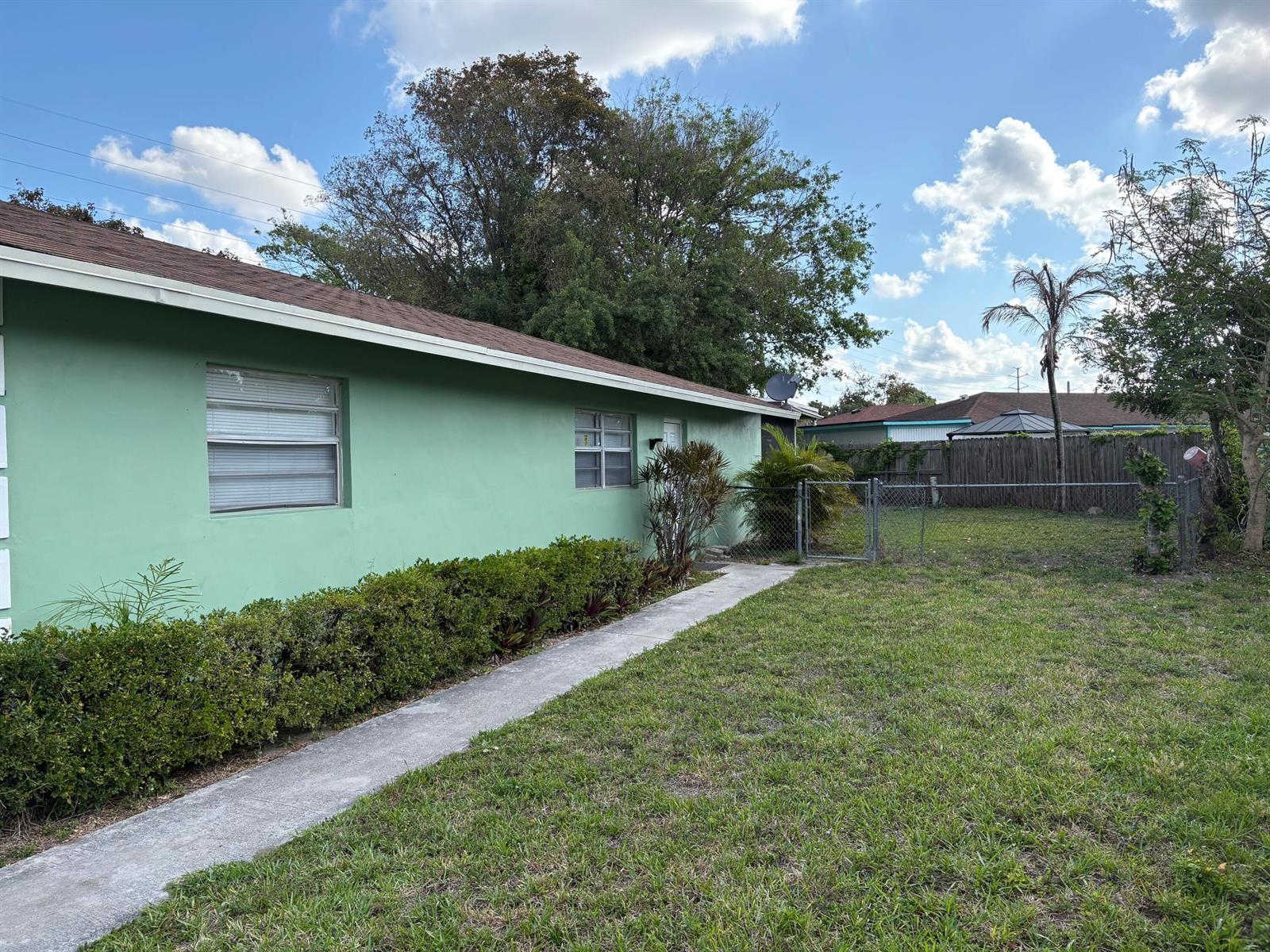 5954 BAHAMA Court, West Palm Beach FL 33407 photo 2